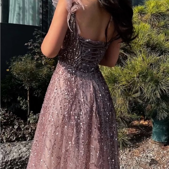 Lilac Dress Fits size S/M (4-10) - Picture 4 of 9